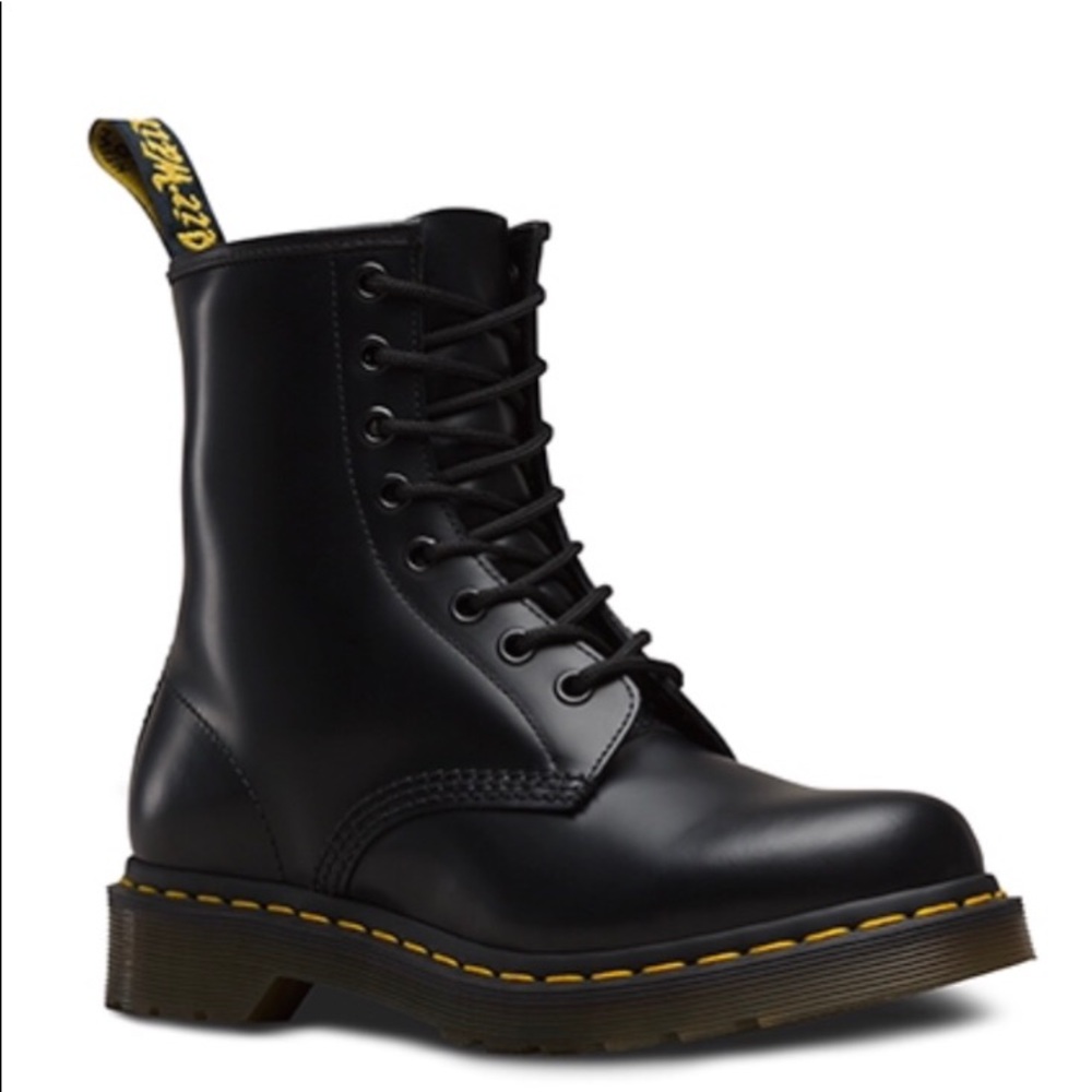Dr Doc Martens Women’s size 8. 8 hole eye boots.